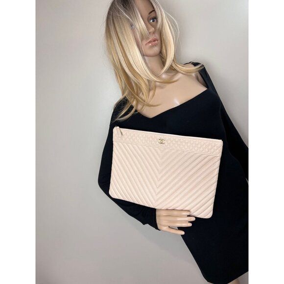 Chanel Caviar Chevron Quilted Large Beige Leather Cosmetic Clutch Bag - Picture 10 of 12